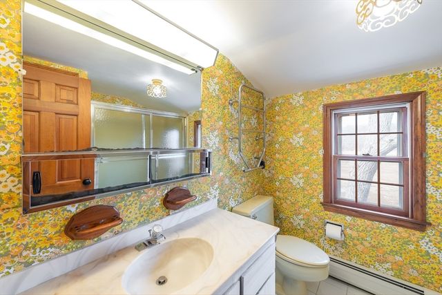 72 Loop Rd, Falmouth, MA 02540