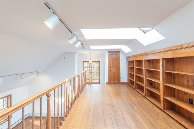 72 Loop Rd, Falmouth, MA 02540