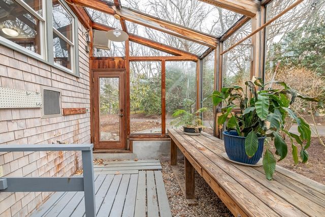 72 Loop Rd, Falmouth, MA 02540