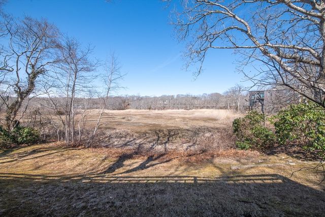 72 Loop Rd, Falmouth, MA 02540