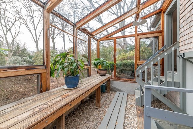 72 Loop Rd, Falmouth, MA 02540