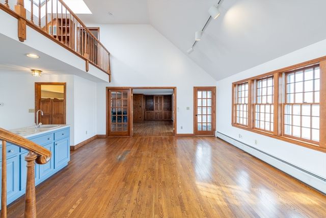 72 Loop Rd, Falmouth, MA 02540