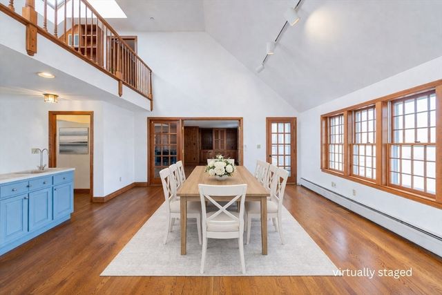 72 Loop Rd, Falmouth, MA 02540