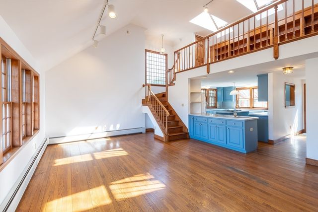 72 Loop Rd, Falmouth, MA 02540