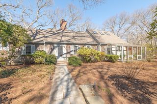 72 Loop Rd, Falmouth, MA 02540