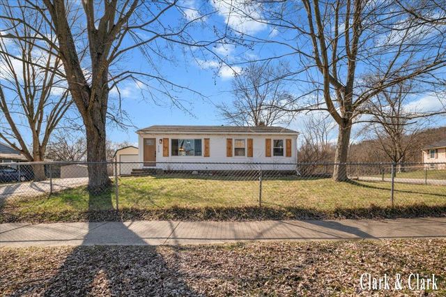 320 Roberta Jayne Drive, Lowell, MI 49331