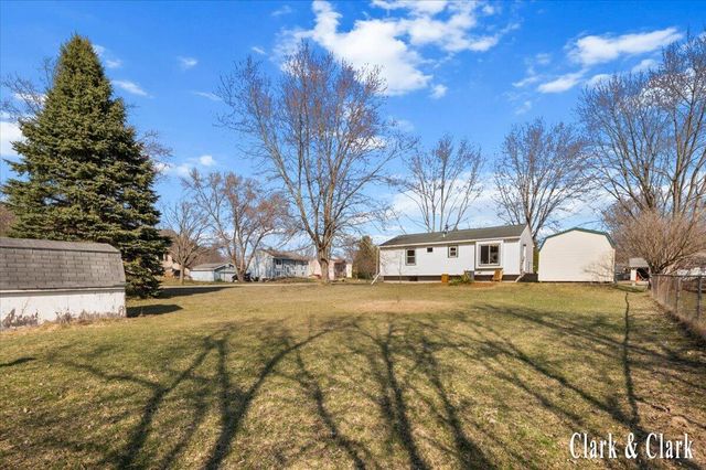 320 Roberta Jayne Drive, Lowell, MI 49331