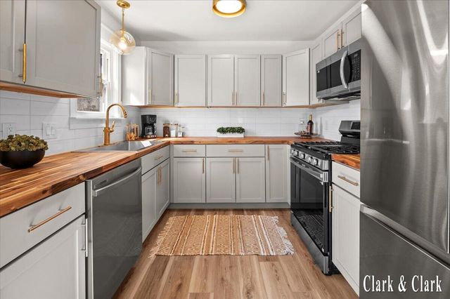 320 Roberta Jayne Drive, Lowell, MI 49331