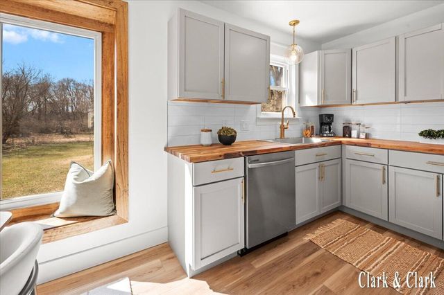 320 Roberta Jayne Drive, Lowell, MI 49331