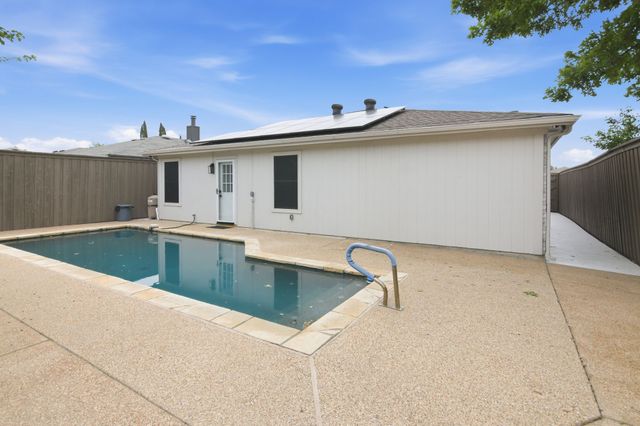 8105 Spruce Valley Drive, Fort Worth, TX 76137