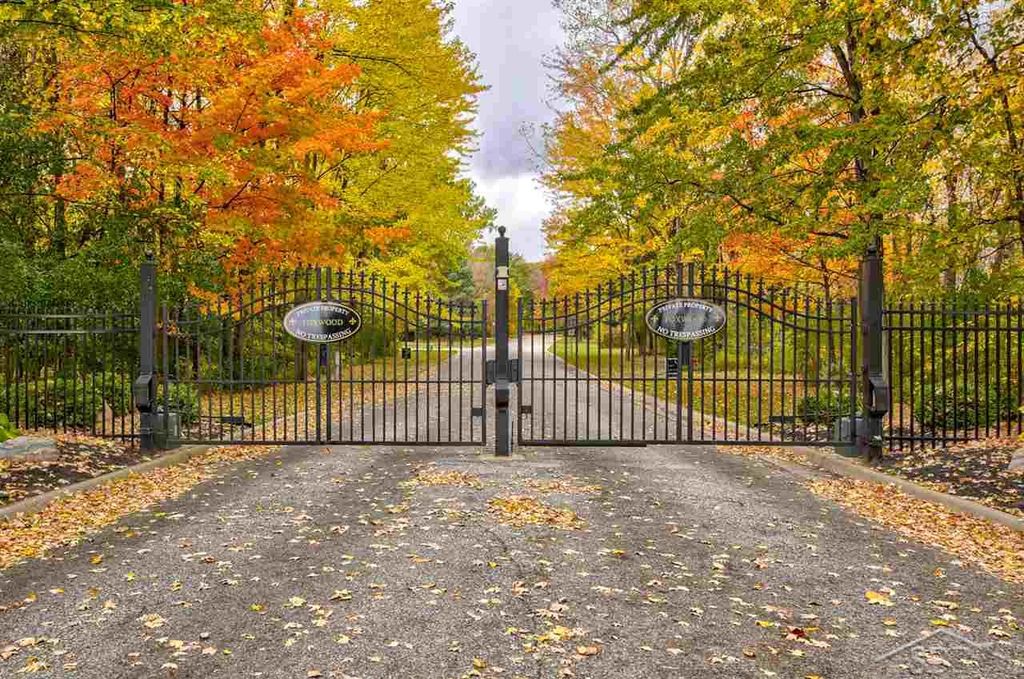 1900 Bunny Trail, Saginaw Twp, MI 48638