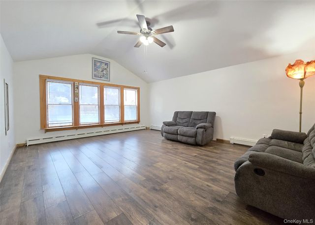 27 Forest Trail, Ridge, NY 11961