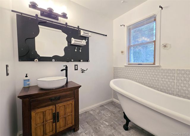 27 Forest Trail, Ridge, NY 11961