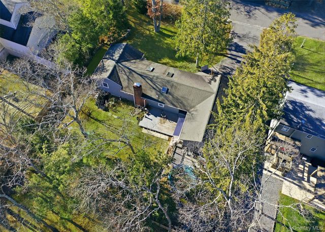 27 Forest Trail, Ridge, NY 11961