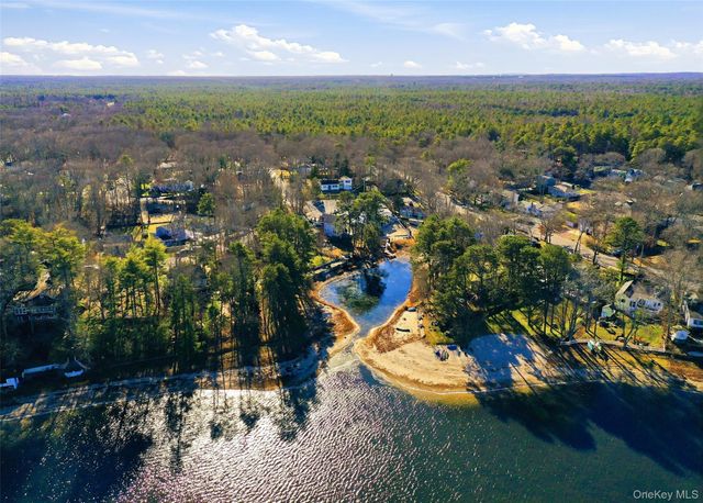 27 Forest Trail, Ridge, NY 11961