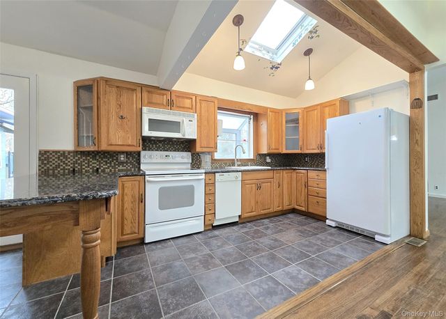 27 Forest Trail, Ridge, NY 11961