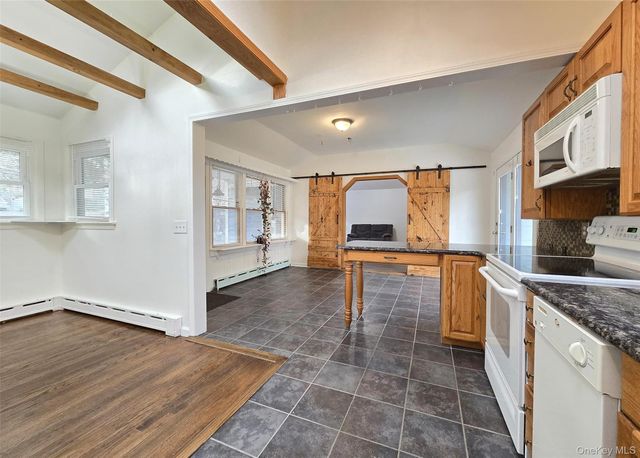 27 Forest Trail, Ridge, NY 11961