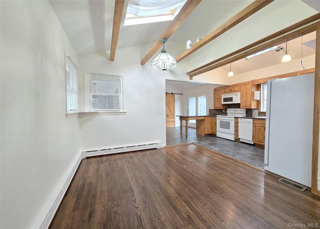 27 Forest Trail, Ridge, NY 11961