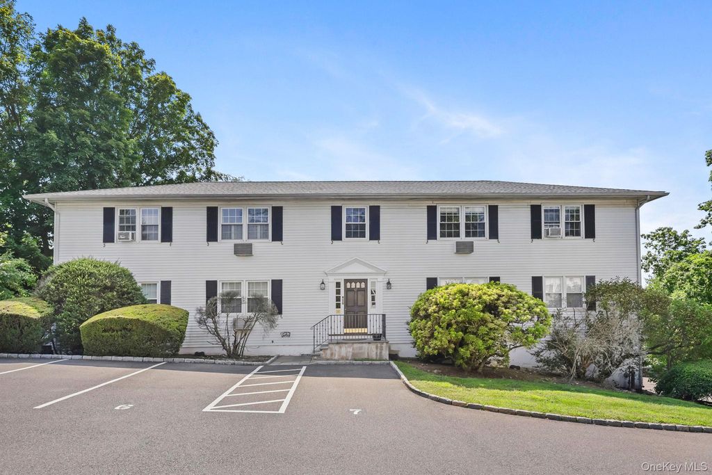 47 Valley Road B3, Greenwich, CT 06807