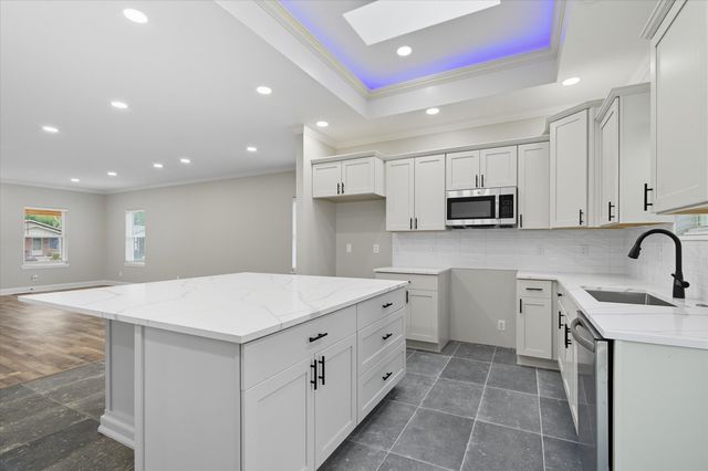 8618 Beatrice, Westland, MI 48185