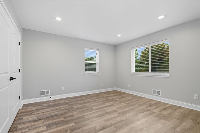 8618 Beatrice, Westland, MI 48185