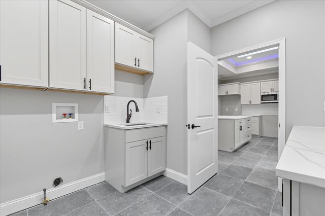 8618 Beatrice, Westland, MI 48185