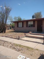 7406 N Boston Place, Tucson, AZ 85741