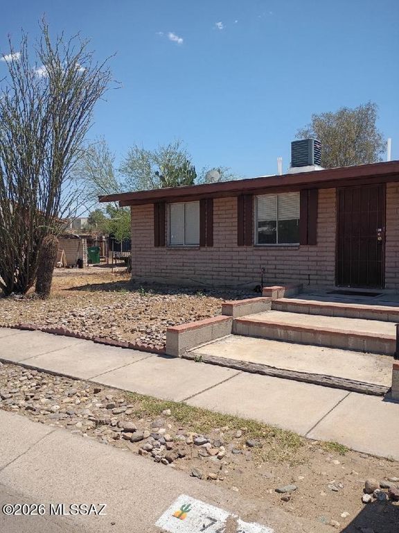 7406 N Boston Place, Tucson, AZ 85741