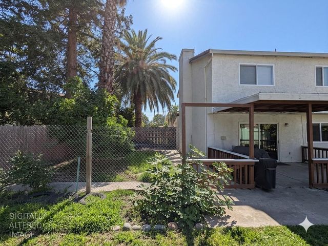 8075 Calle Royale Way, Sacramento, CA 95823