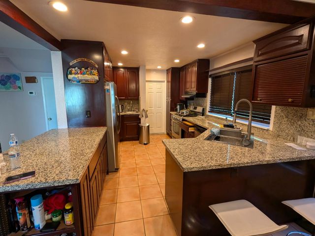 8075 Calle Royale Way, Sacramento, CA 95823