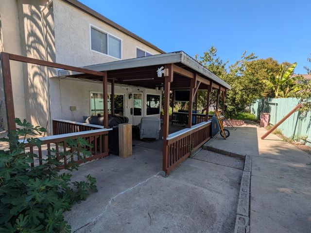 8075 Calle Royale Way, Sacramento, CA 95823
