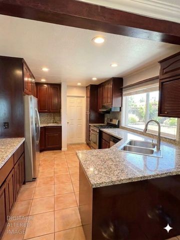 8075 Calle Royale Way, Sacramento, CA 95823