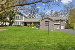 26296 Franklin Court, Franklin Village, MI 48025