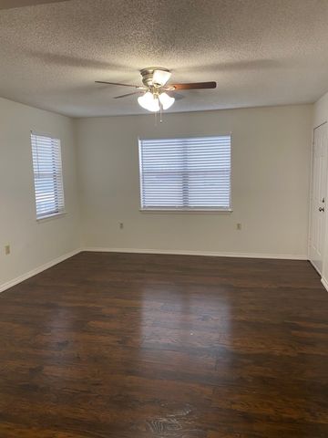 384 W Van Alstyne Parkway, Van Alstyne, TX 75495