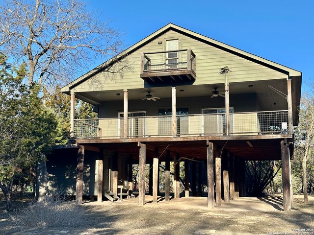 794 Rio Luna, Bandera, TX 78003