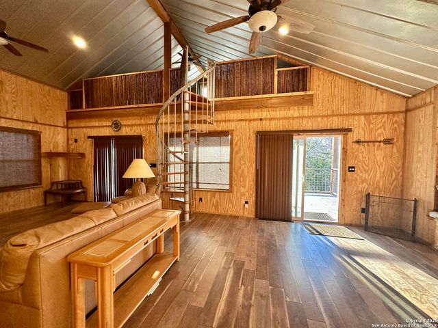 794 Rio Luna, Bandera, TX 78003