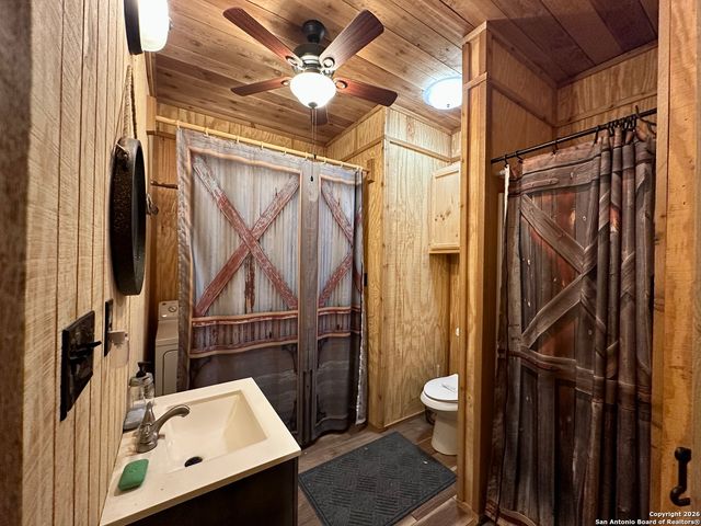 794 Rio Luna, Bandera, TX 78003