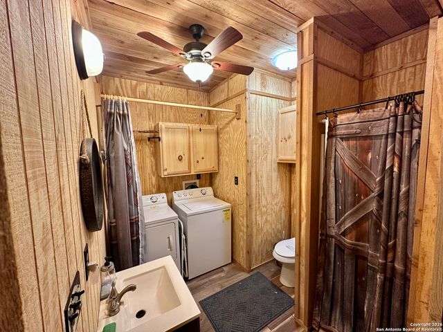 794 Rio Luna, Bandera, TX 78003