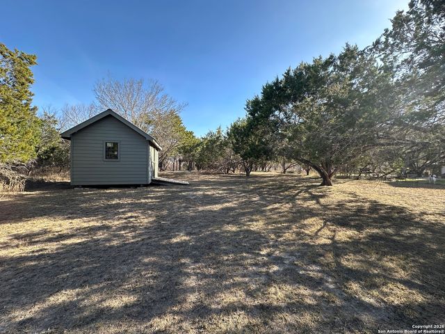 794 Rio Luna, Bandera, TX 78003