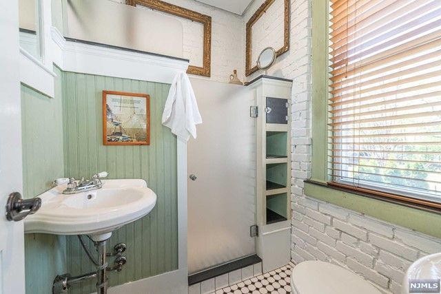 32 Willowdale Avenue, Montclair, NJ 07042