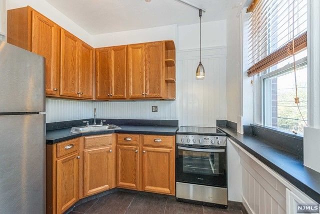 32 Willowdale Avenue, Montclair, NJ 07042