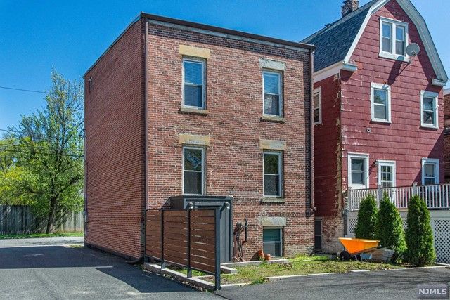 32 Willowdale Avenue, Montclair, NJ 07042