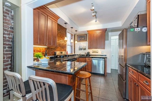 32 Willowdale Avenue, Montclair, NJ 07042