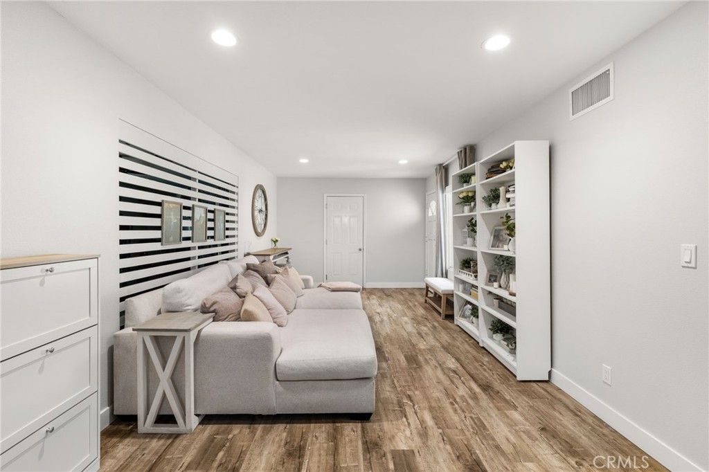 Image 8 of property listing at 4738 N Midsite, Covina, CA 91722