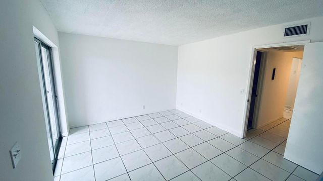 600 Village Green Court 304, Palm Springs, FL 33461