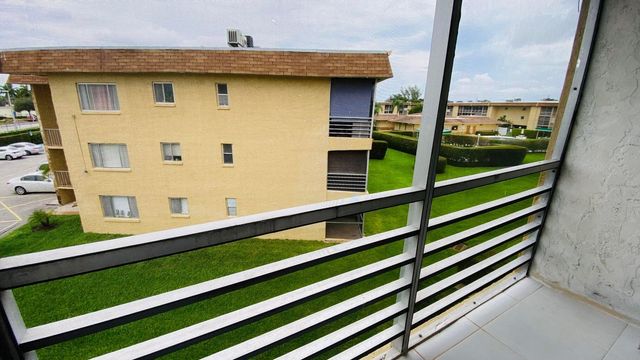 600 Village Green Court 304, Palm Springs, FL 33461