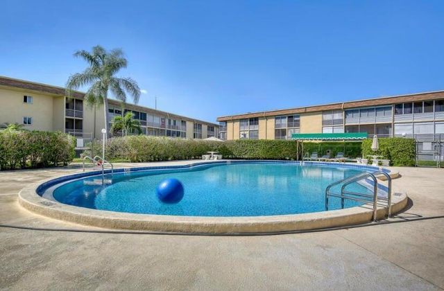 600 Village Green Court 304, Palm Springs, FL 33461