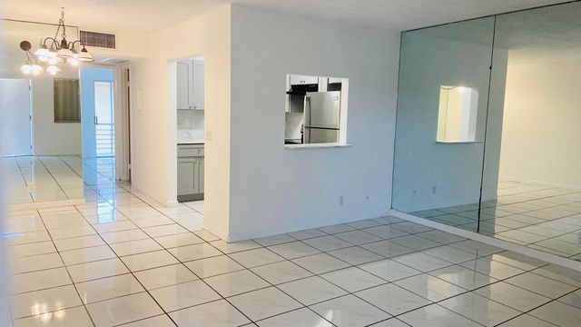 600 Village Green Court 304, Palm Springs, FL 33461