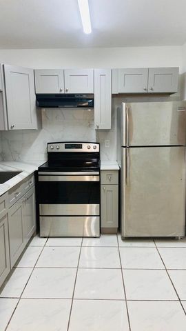 600 Village Green Court 304, Palm Springs, FL 33461