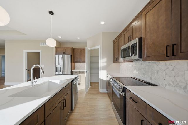 7600 N 50 Street, Lincoln, NE 68514